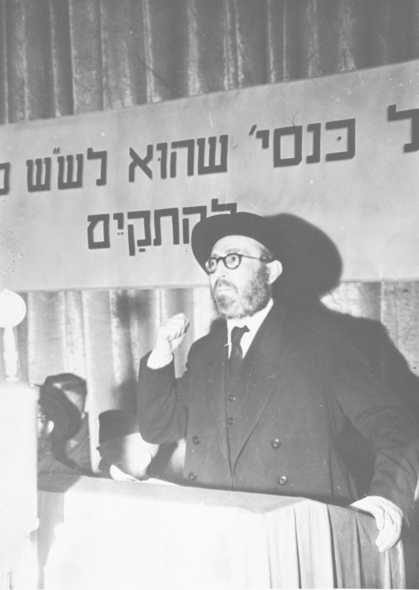 Rabbi Sneig from Kovno speaks at a rabbinic conference after the war.