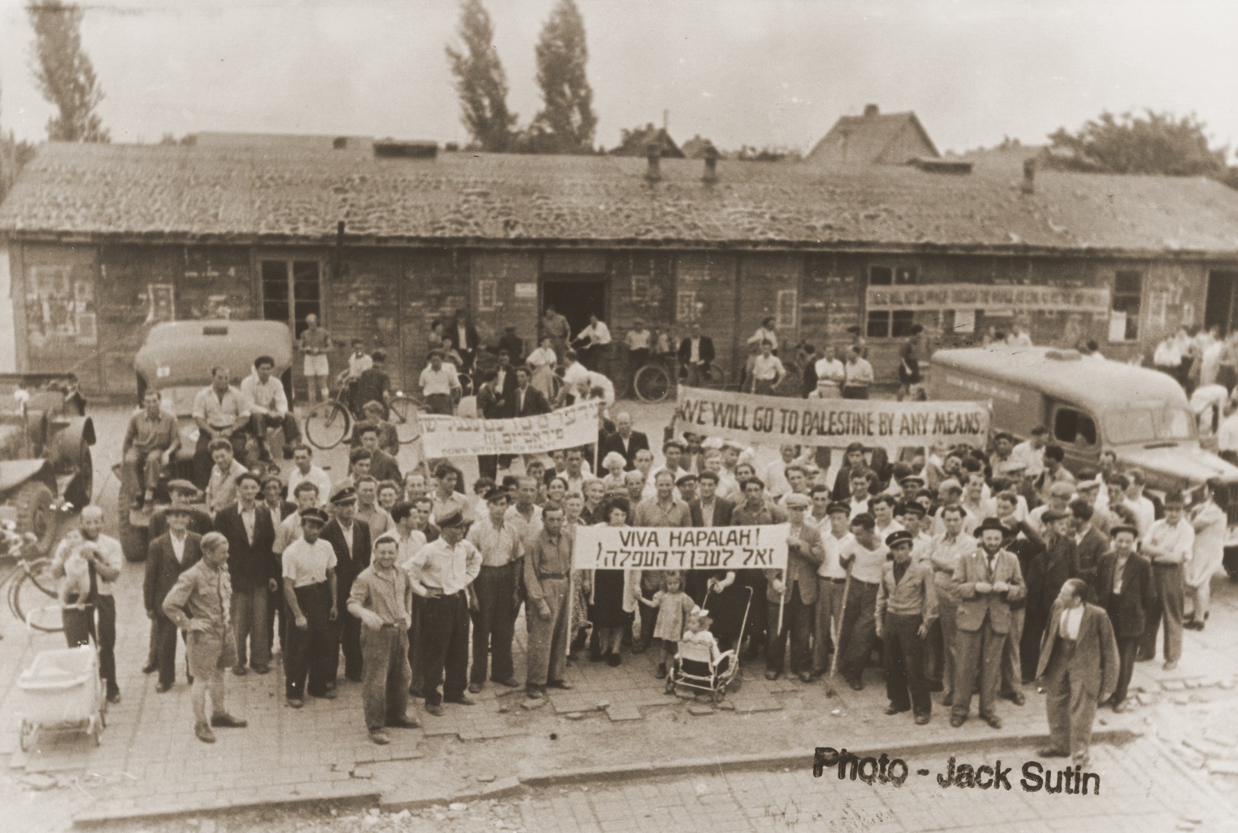 Jewish DPs demonstrate in the Neu Freimann displaced persons camp against British immigration policy to Palestine.