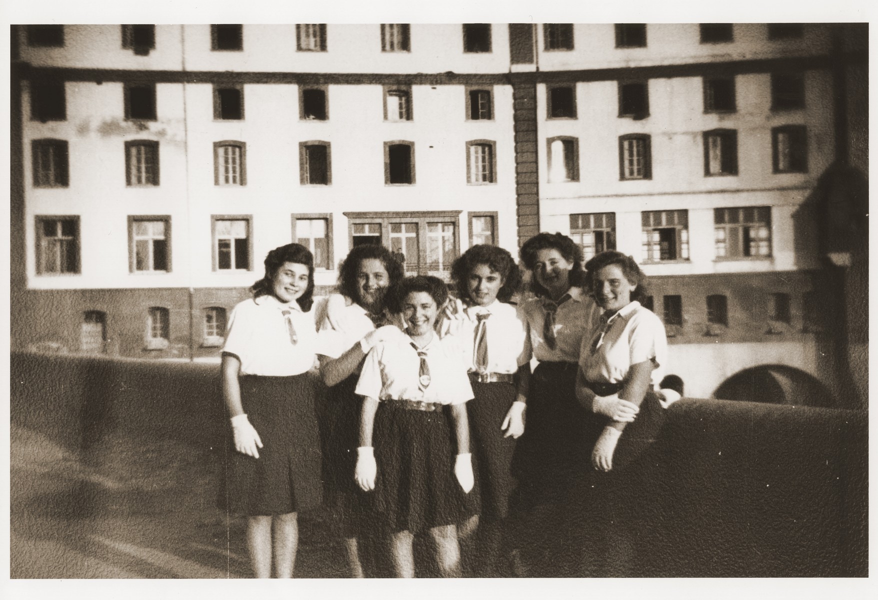 Group portrait of Jewish youth at the Hotel du Moulin in Moissac.  

The Hotel du Moulin residence for displaced Jewish youth was operated by the French-Jewish scouting movement, Eclaireurs Israelites de France.