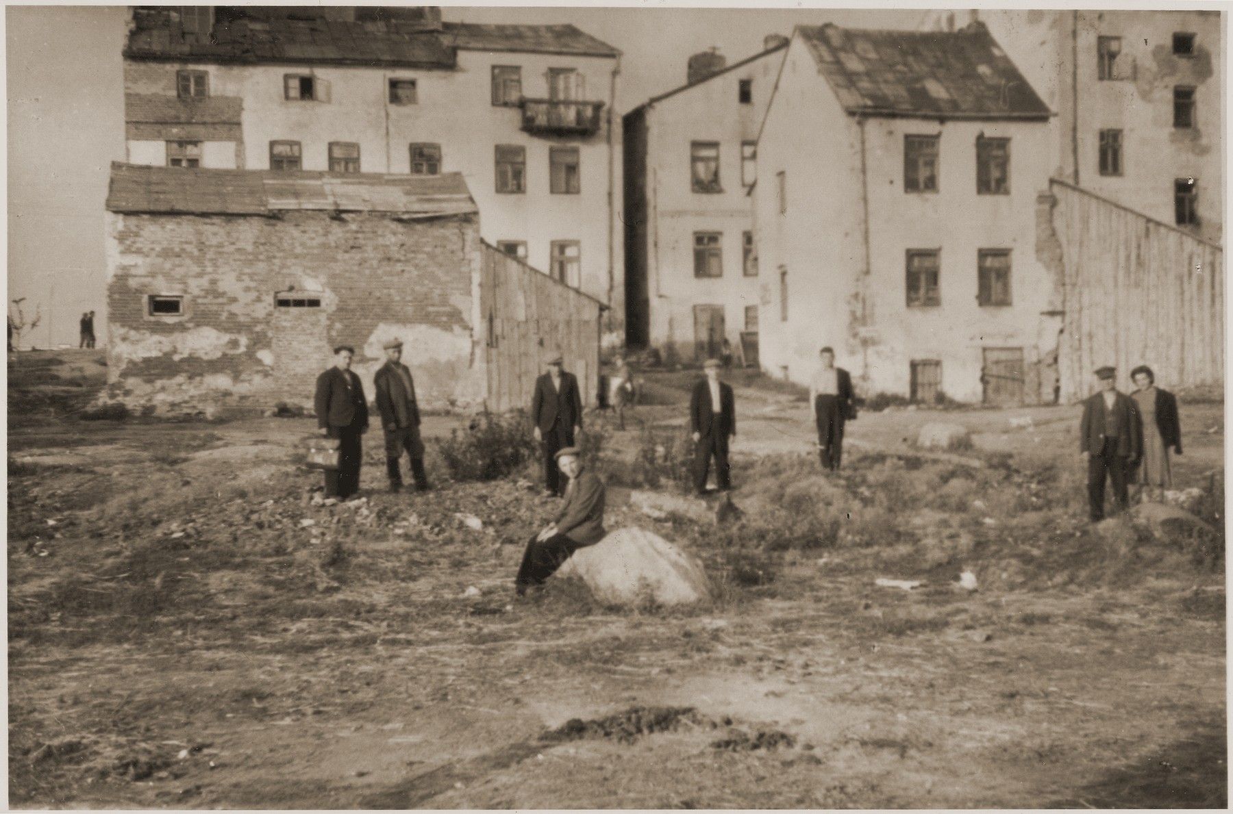 Jewish survivors return to Sokolov Podlaski after the liberation.