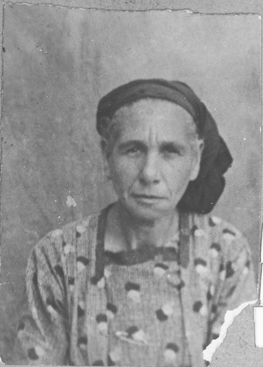 Portrait of Vida Kalderon, wife of Yakov Kalderon.  She lived at Orisarska 2 in Bitola.