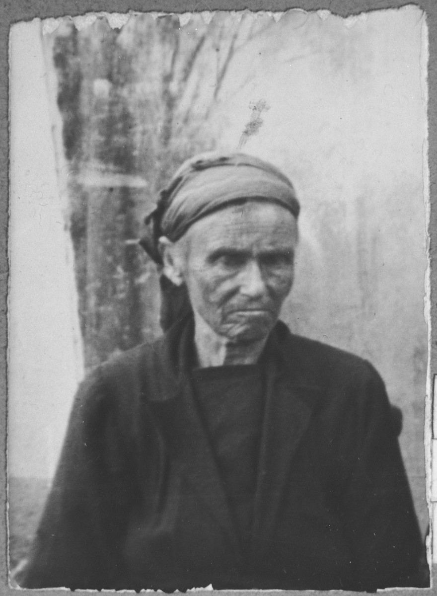 Portrait of Estreya Kalderon (patronymic: Avram).  She lived at Mitrovatska 3-5 in Bitola.