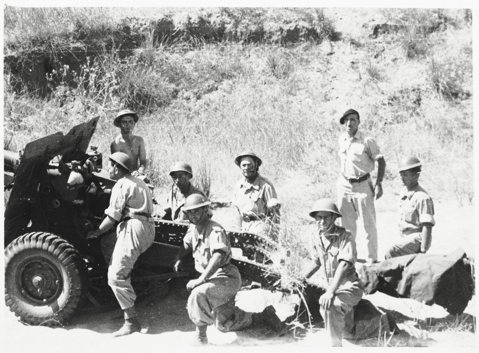 An Israeli artillery unit gathers by a howitzer during the Israeli War of Independence.