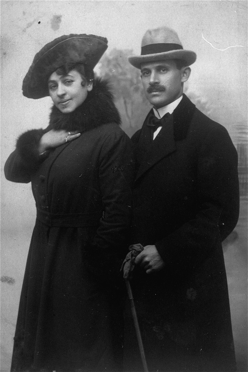 Portrait of Jacob Wajcblum and his wife, Rebeka Jaglom.