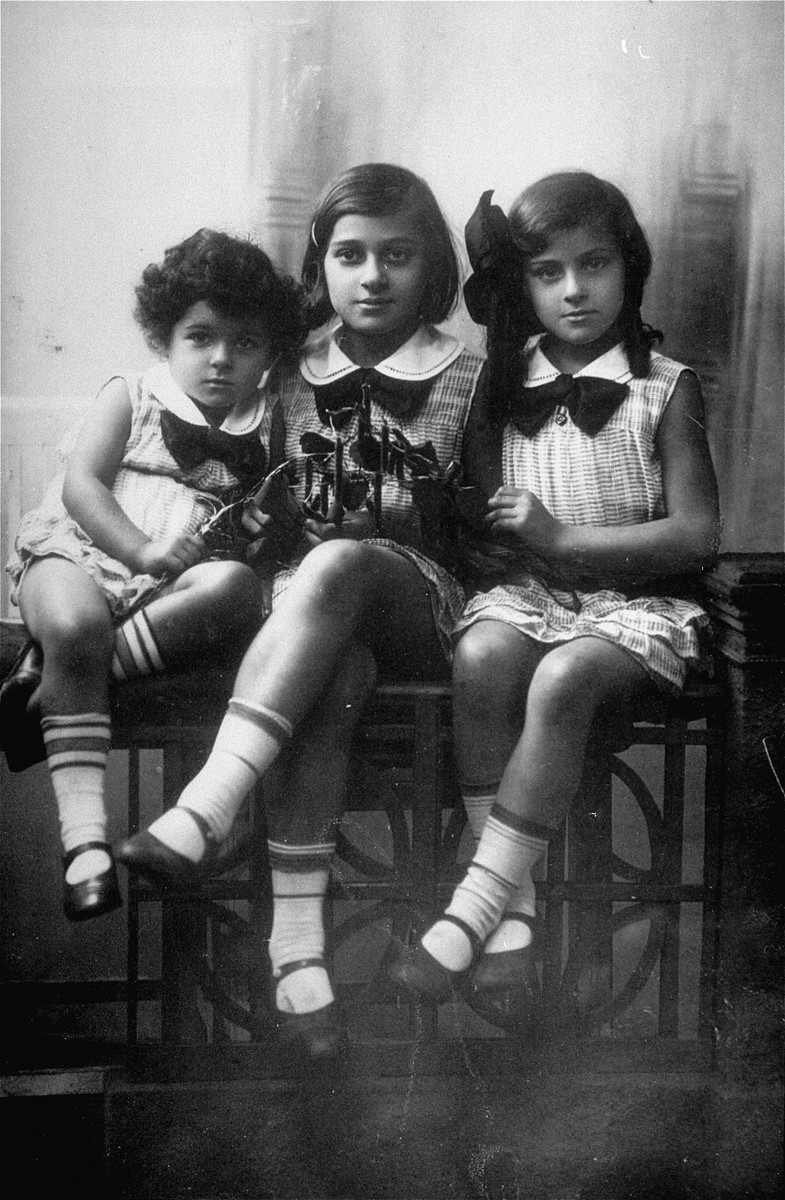 Studio portrait of three Jewish sisters in Warsaw.

Pictured from left to right are: Hanka, Sabina and Ester Wajcblum.