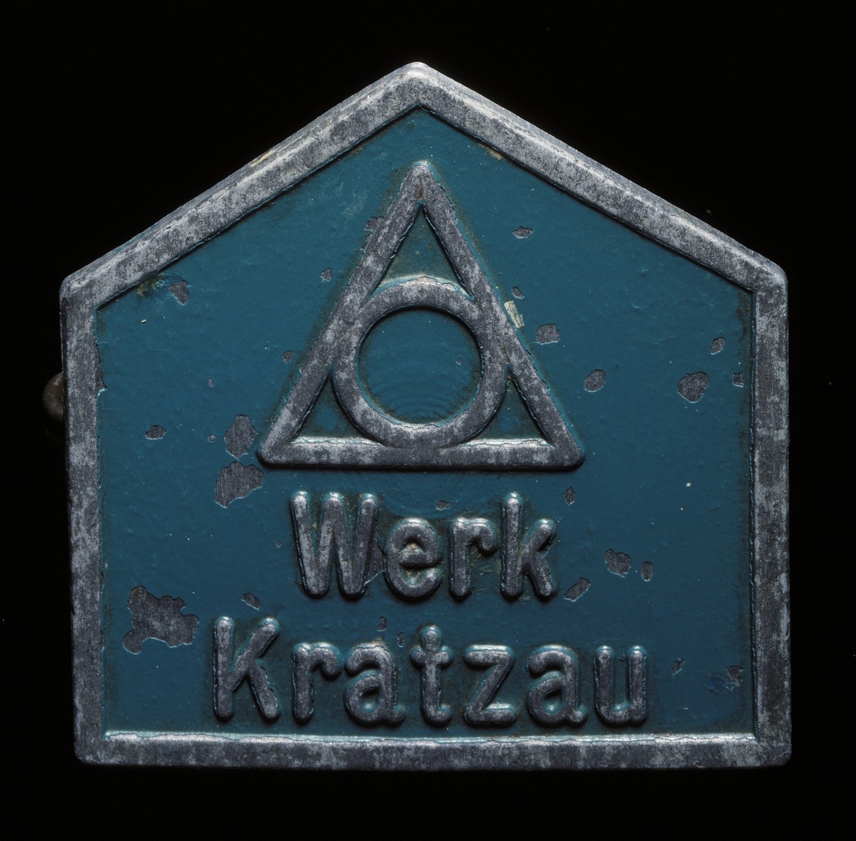 Five-sided badge issued to Helen Waterford identifying her as a prisoner from the Kratzau-Chrastava labor camp, a satellite camp of Gross Rosen.

Waterford was interned at the camp from October 1944 to May 1945.