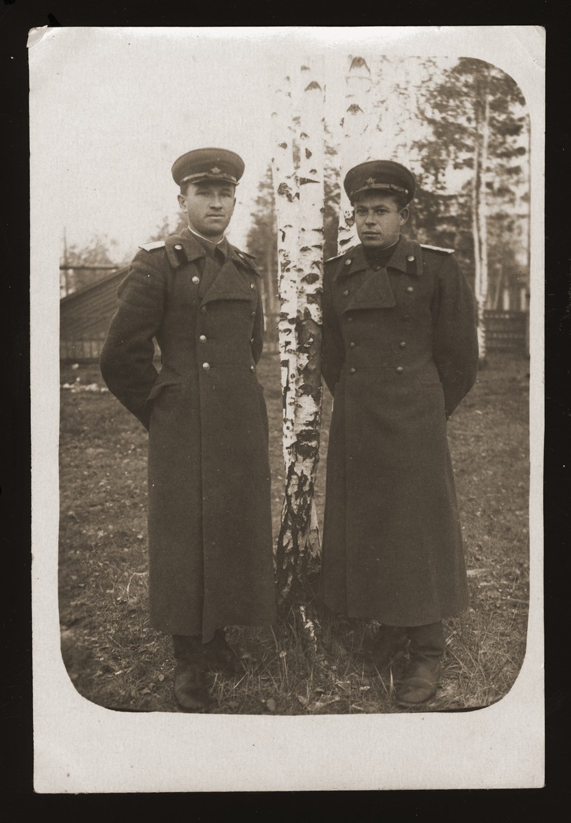 Abram Lewin (right) poses with another officer in the Soviet Army.