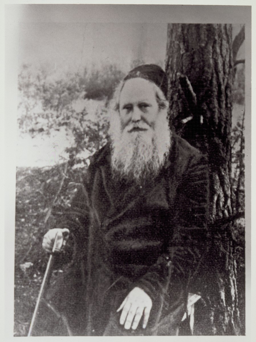 Rabbi Szymen Rozowski  

Rabbi Szymen Rozowski (1874-1941) was an ardent religious Zionist leader, a member of the Mizrahi movement, and the beloved last rabbi of Eisiskes.  During the September 1941 massacre, Rabbi Rozowski was kept alive on the edge of the mass graves so that he would witness the murder of each member of his community.  After the murder of the last person, the rabbi was buried alive.