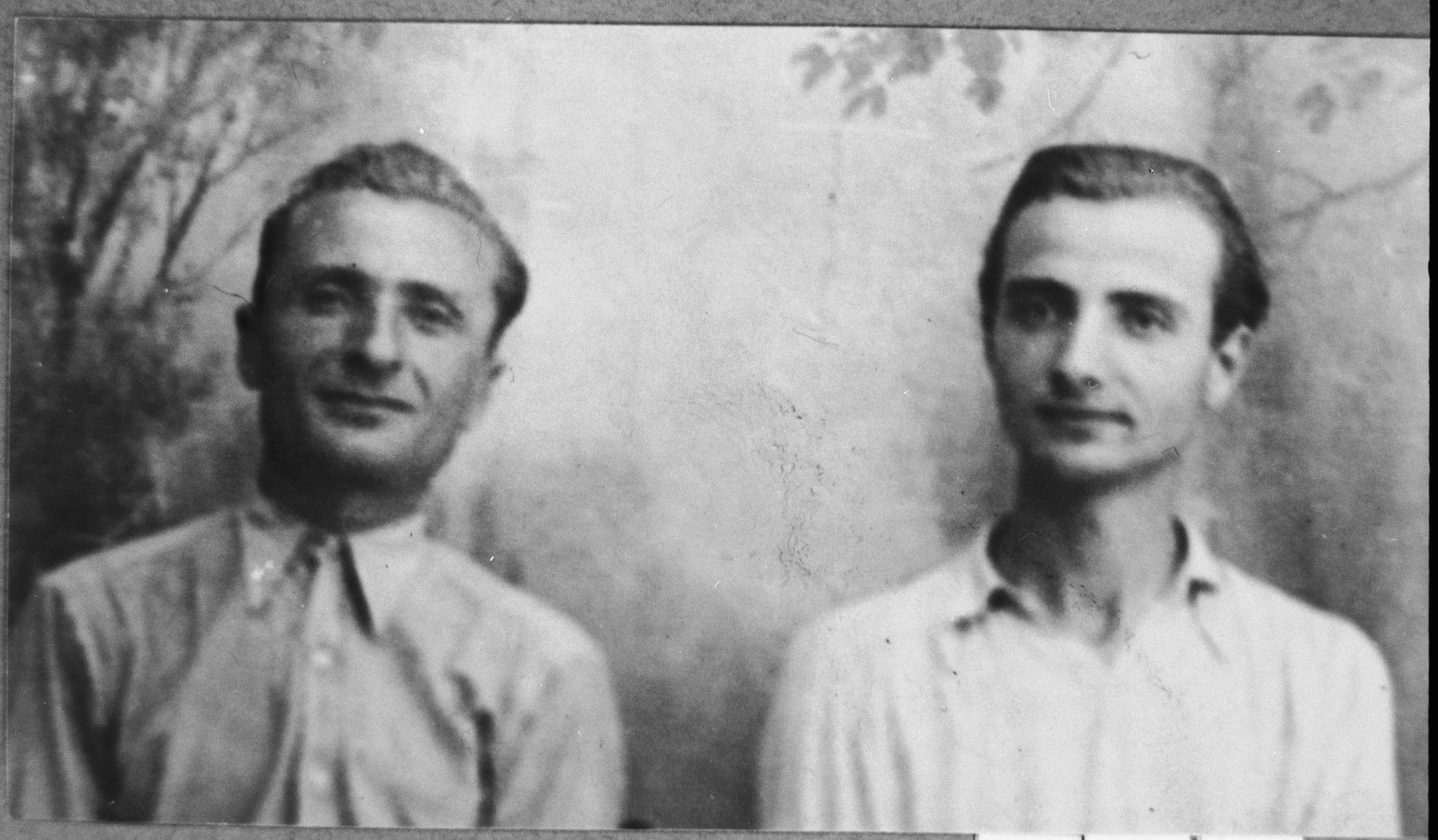 Portrait of Pepo and Isak Aroesti, sons of Samuel Aroesti.  Pepo was a second-hand dealer and Isak, a student.  They lived at Ferizovatska 13 in Bitola.
