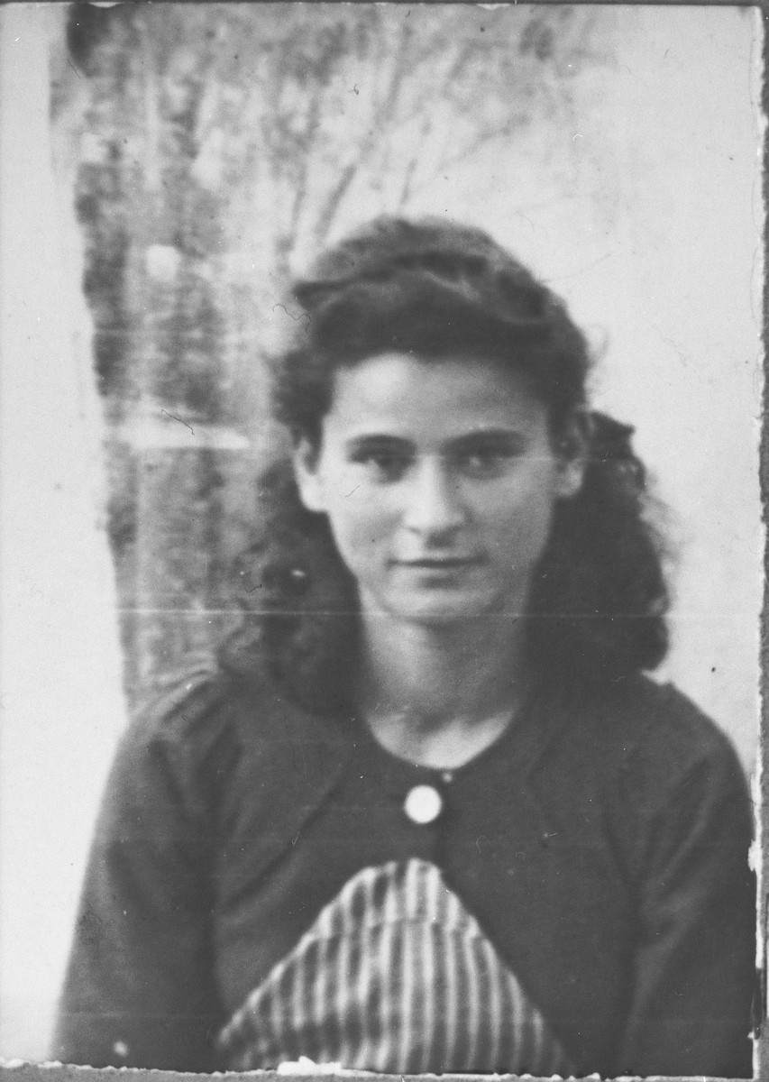 Portrait of Buena Eschkenasi, daughter of Bohor Eschkenasi.  She lived at Zmayeva 10 in Bitola.