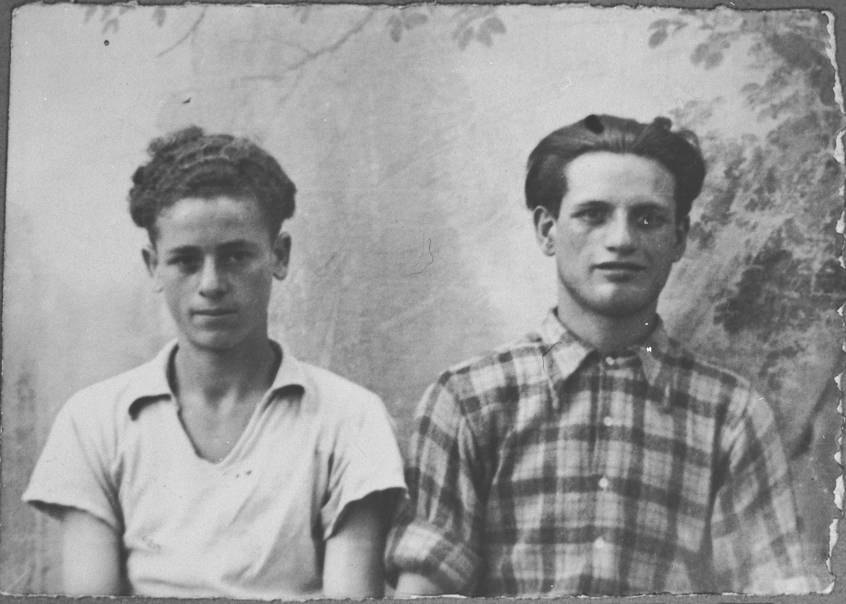 Portrait of Albert (S.) Ergas and Yosef (S.) Ergas, [sons of Saba Ergas].  They were students.  They lived at Karagoryeva 83 in Bitola.