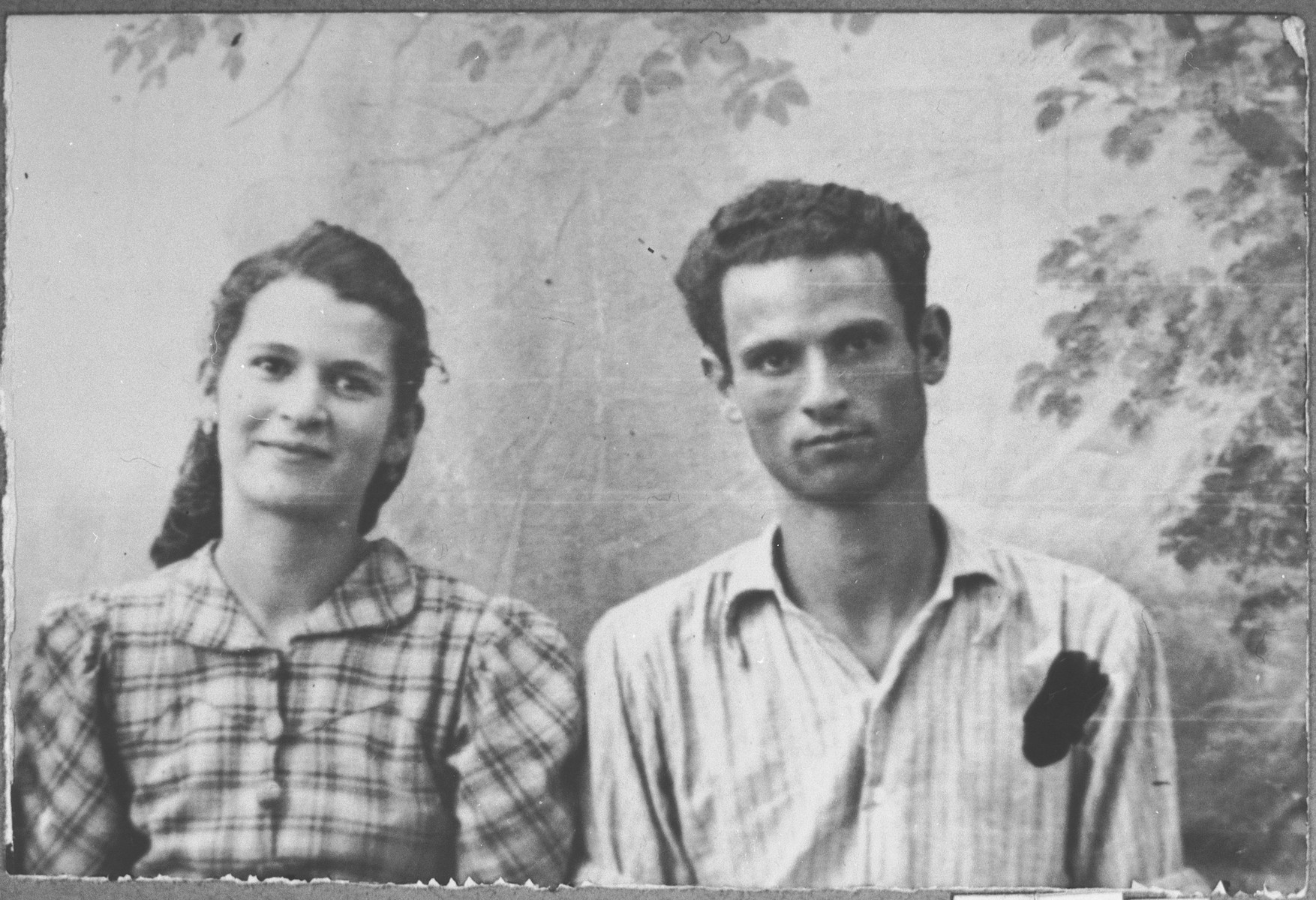 Portrait of Yosef Eschkenasi and his wife, Sara.  Yosef was a laborer.  They lived at Zmayeva 10 in Bitola.