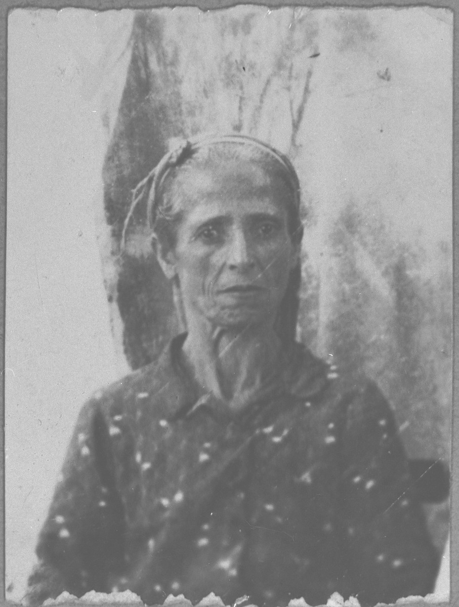 Portrait of Lia Benjakar, wife of Solomon Benjakar.  She lived at Putnika 129.