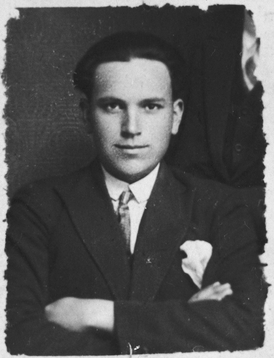 Portrait of Menachem Aron, son of Shabetai Aron.  He was a broommaker.  He lived at Hertzegovatska 5 in Bitola.
