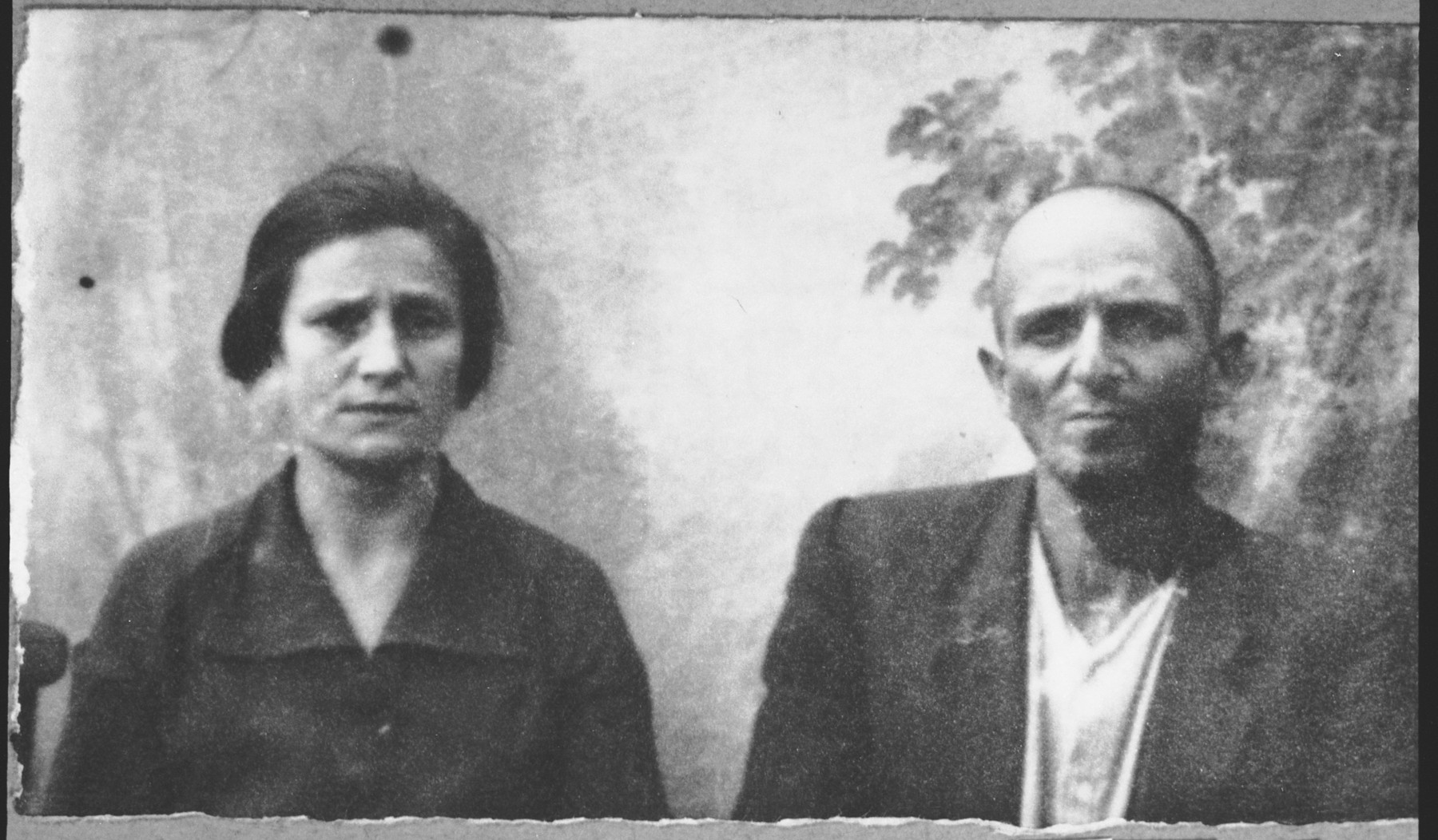 Portrait of Solomon Aroesti, son of Isak Aroesti, and his wife, Rebeka.  Solomon was a cap maker.  They lived at Dr. Raisa 131 in Bitola.