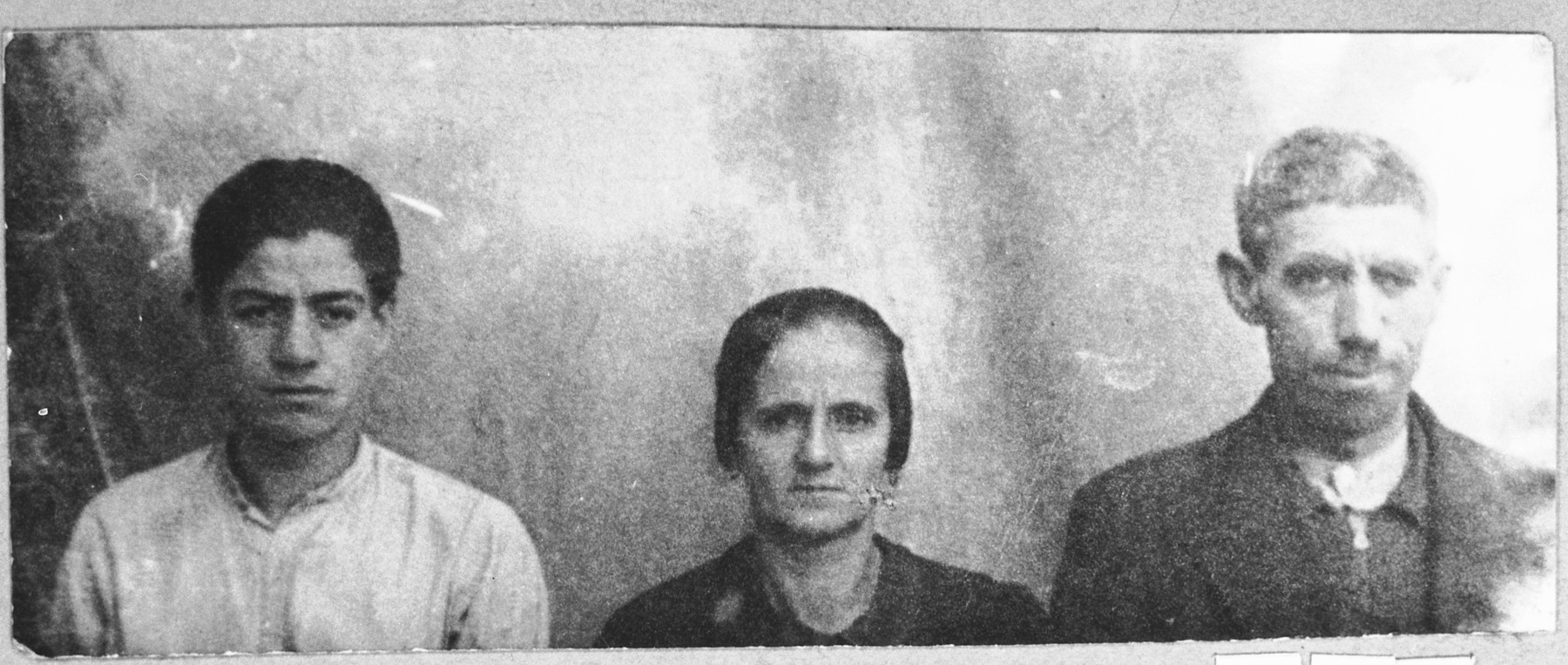 Portrait of Simaja Aroesti, son of Mushon Aroesti, his wife, Reina, and his son, Todoros.  Simaja and Todoros were plumbers.  They lived at Zvornitska 5 in Bitola.