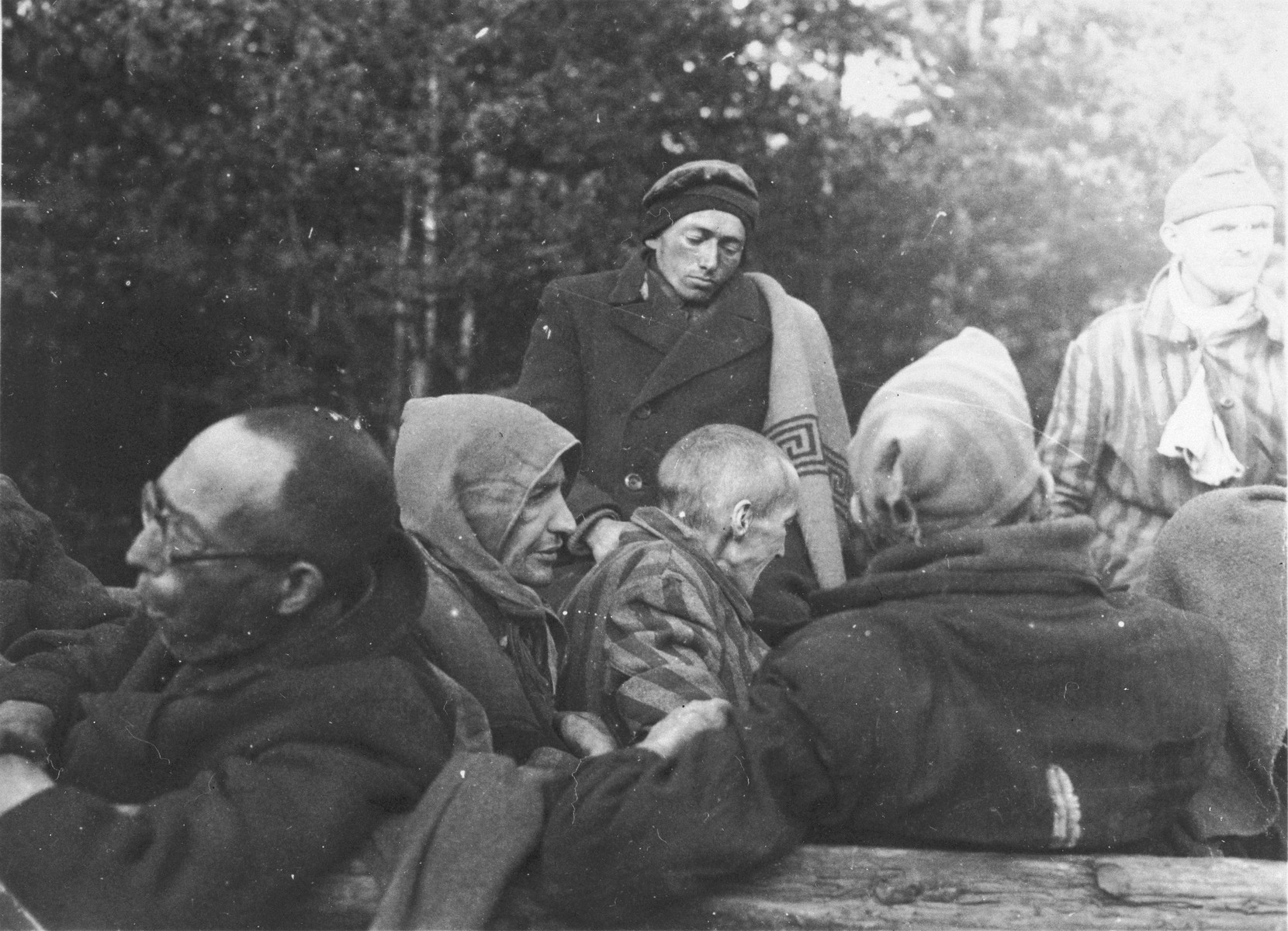 Survivors of the Schwandorf death train are evacuated by wagon.