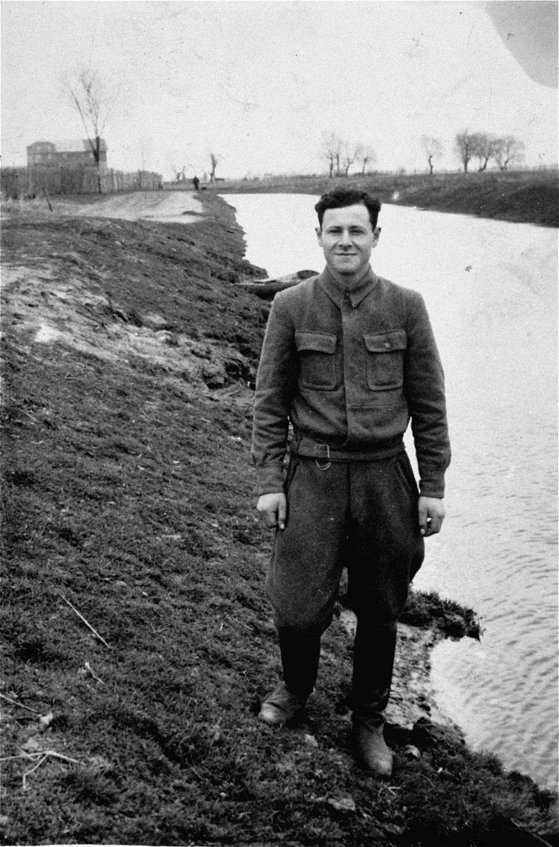 Portrait of Sruel Bajtelman upon his return to Wlodawa after the war shortly before his murder.