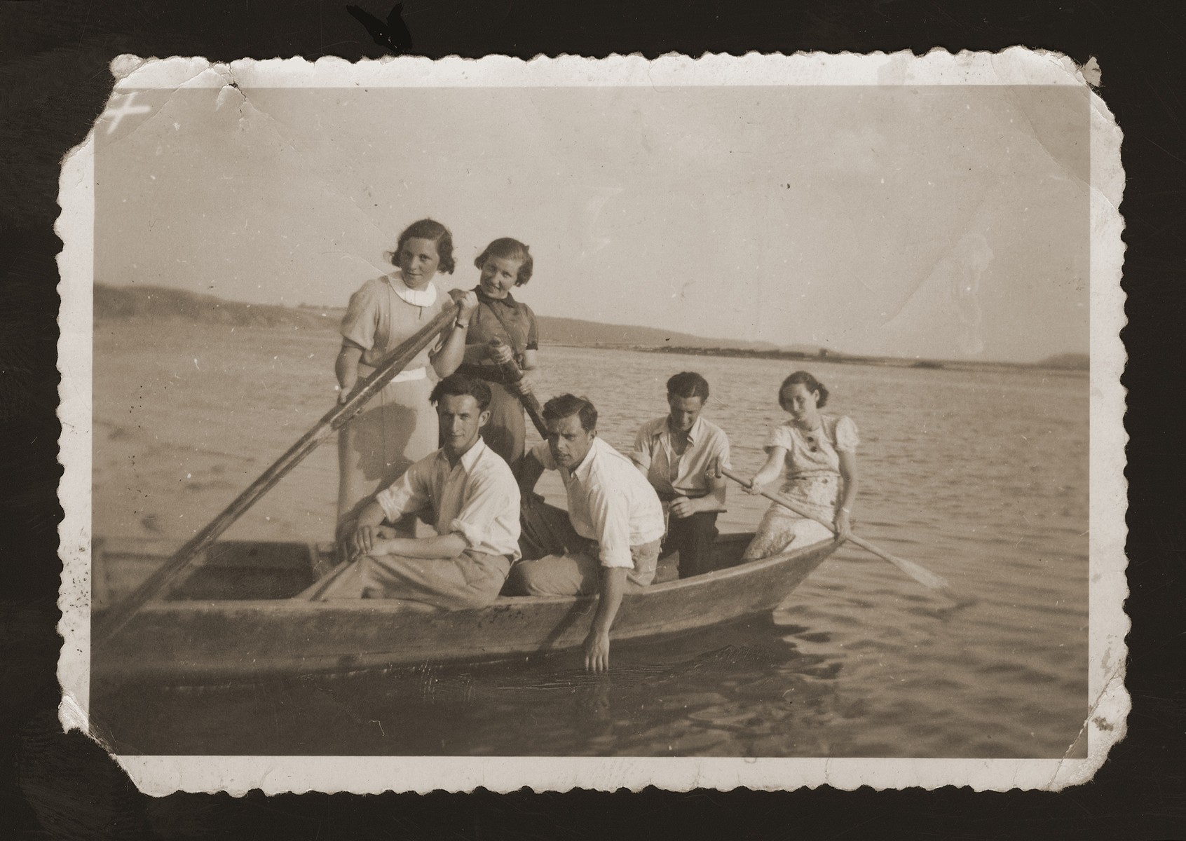 A group of Jewish friends go boating on the Nemunas River in the village of Vilkija near Kaunas.  

Among those pictured are Dita Katz (far right) and Shimon Tamshe (second on the right).