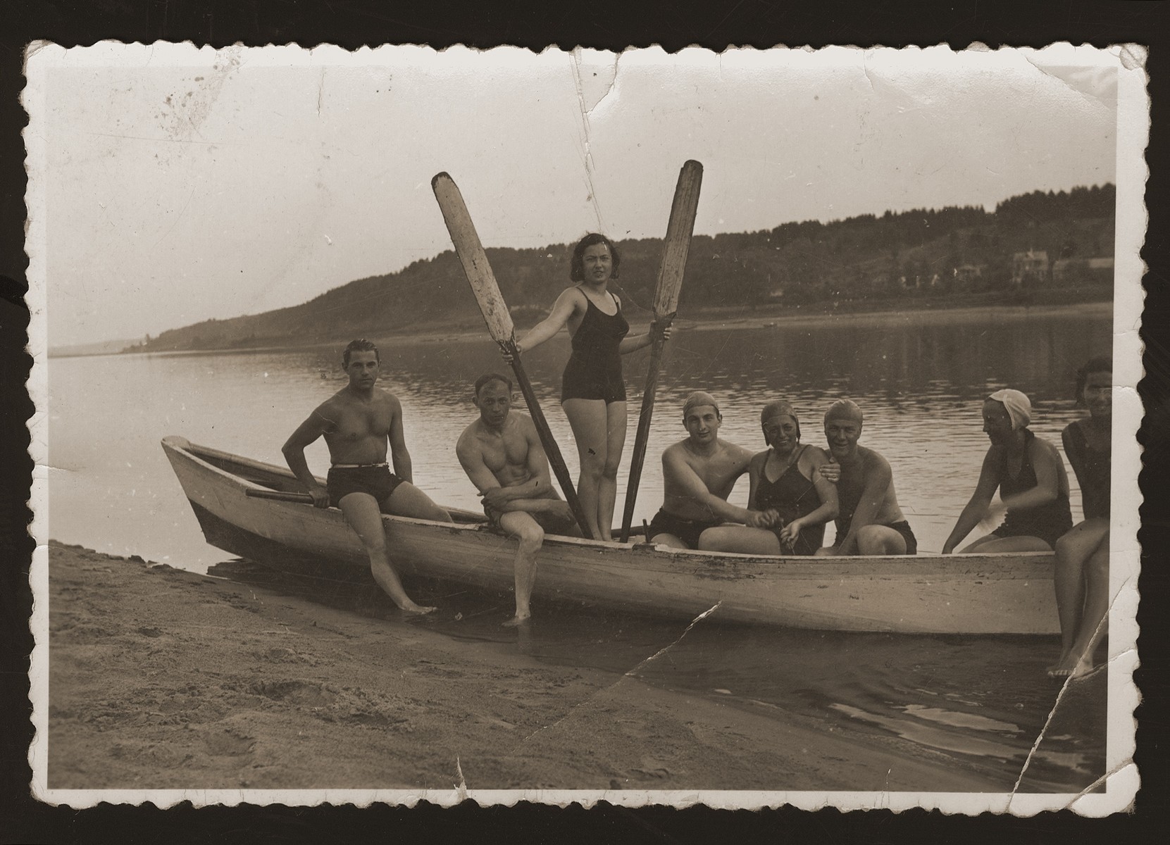 Friends boating on the Nemunas River in the village of Kacergine, near Kaunas.  

Pictured from left to right are Yehuda Zupovitz, Hirsh Kadushin (George Kadish), Liolia Bermann, unidentified, Riva Levi, Jasha Langleben, Polia Cukermann, and Dita Katz.