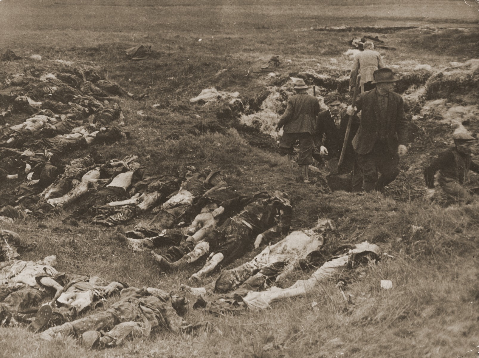 German civilians from Schwarzenfeld exhume the bodies of 140 Hungarian, Russian, and Polish Jews from a mass grave near the town.  

The victims died while on an evacuation transport from the Flossenbuerg concentration camp.
