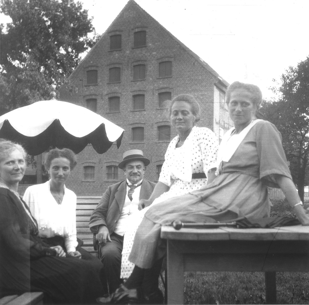 Members of the Gottschalk family pose outside.

Pictured from left to right are: Bertha, Gertrud, Hugo, Nanny and Kaethe Gottschalk.
