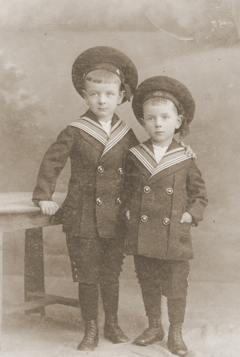 Young Viktor and Bernhard Stern dressed in sailor suits. - Collections ...