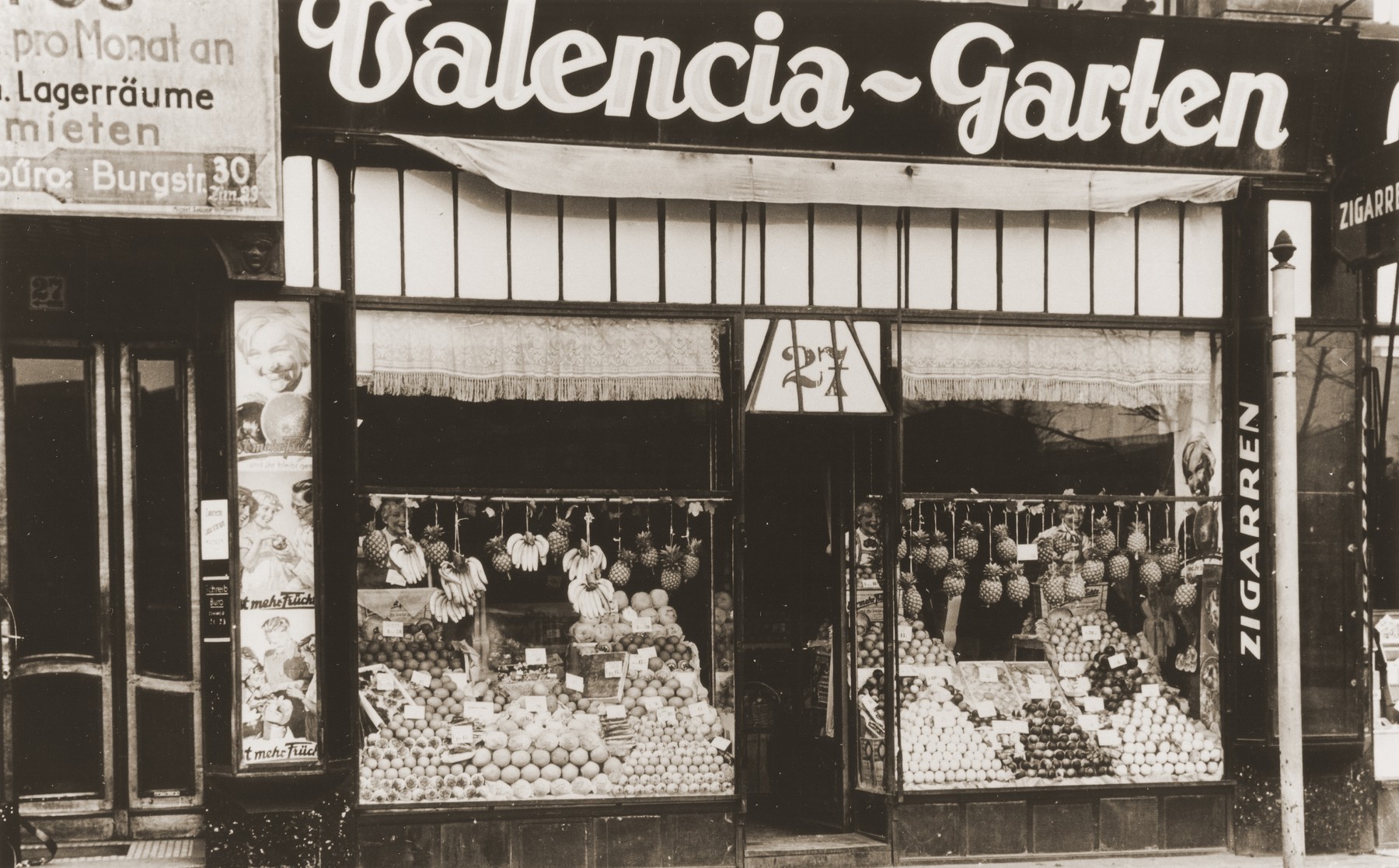 Exterior View Of The Valencia Garten A Gourmet Shop On The Neue