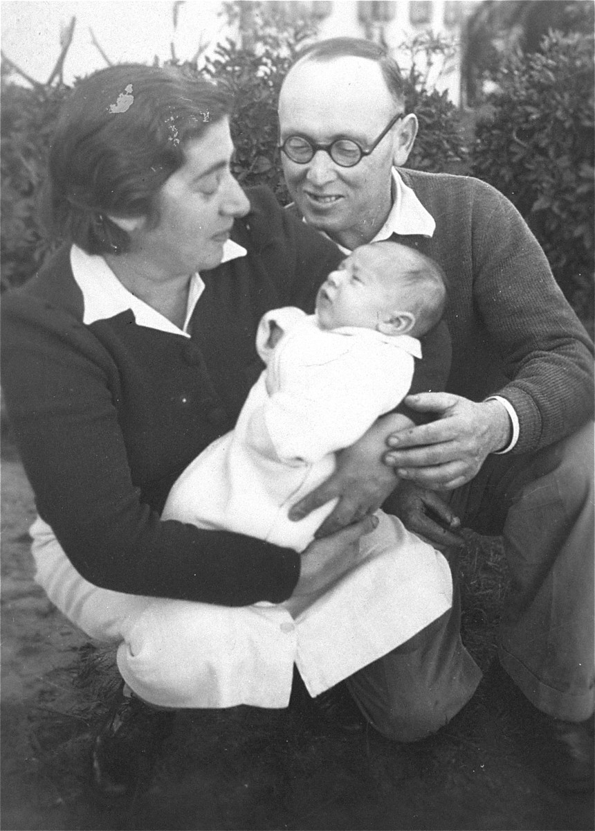 Portrait of a young refugee couple with their newborn.

Pictured are the donor's uncle, aunt, and cousin, Majer, Devora, and Moshe Gar at kibbutz Givat Hashelosha near Petah Tikva.