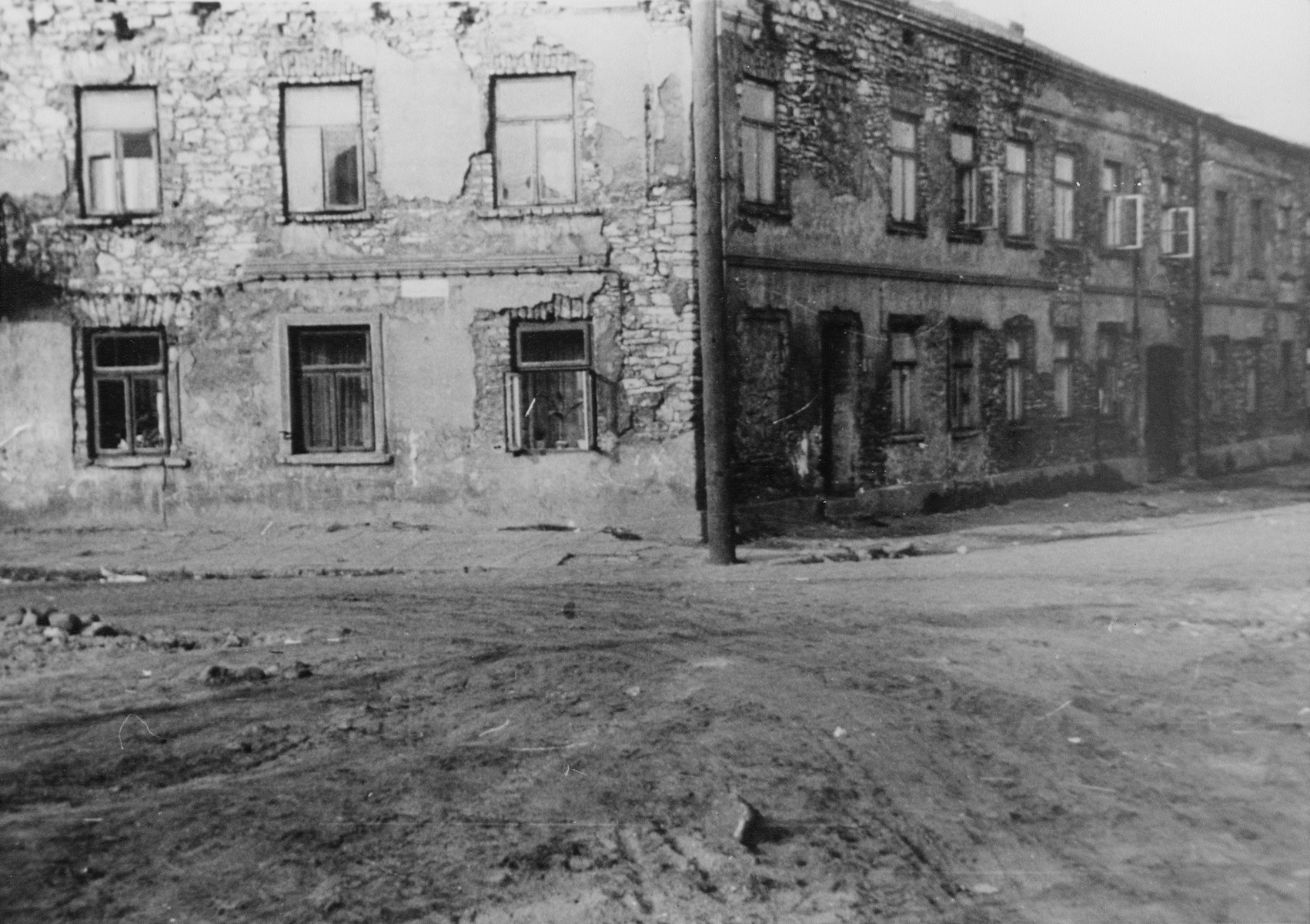 View of an abandoned building at the intersection of Rynek Warszawski and Jaskrowska Streets in Czestochowa, where the German police station was located.