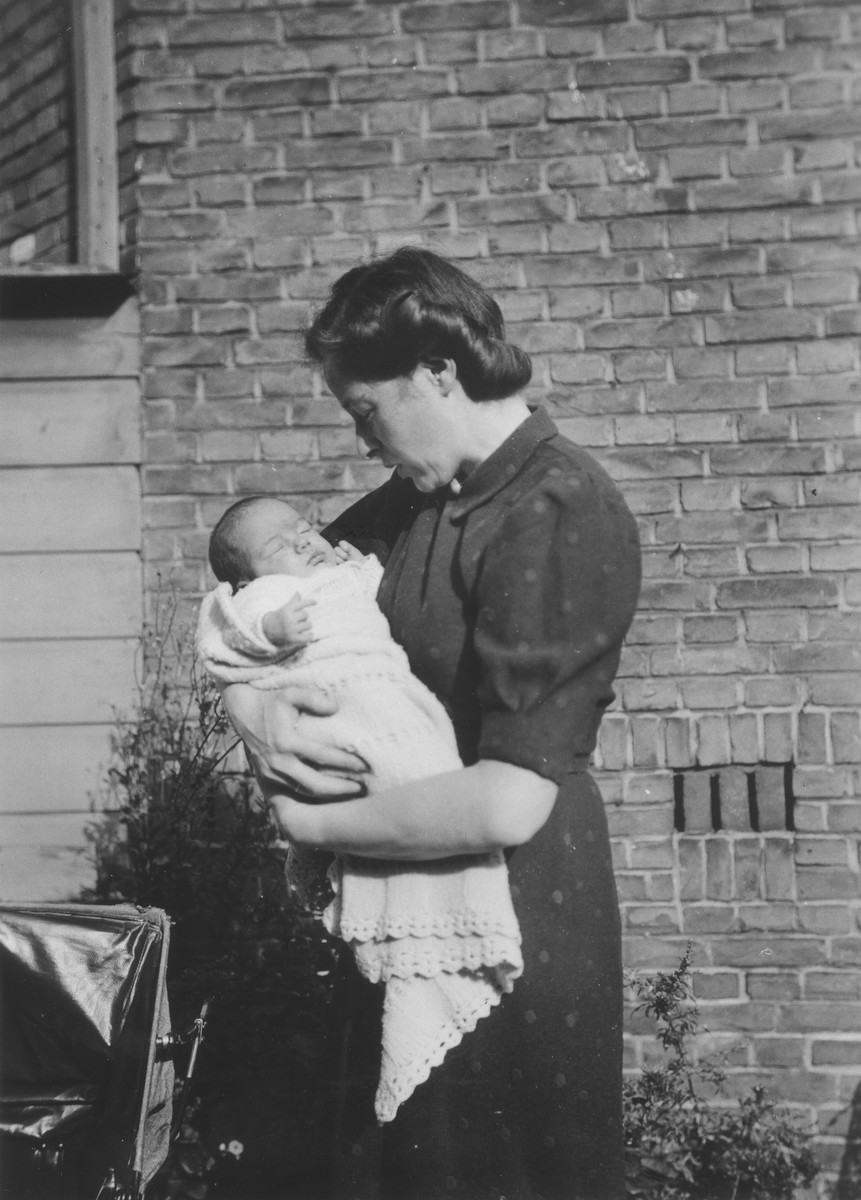 Rita Grunbaum holds her three week old daughter, Dorien.