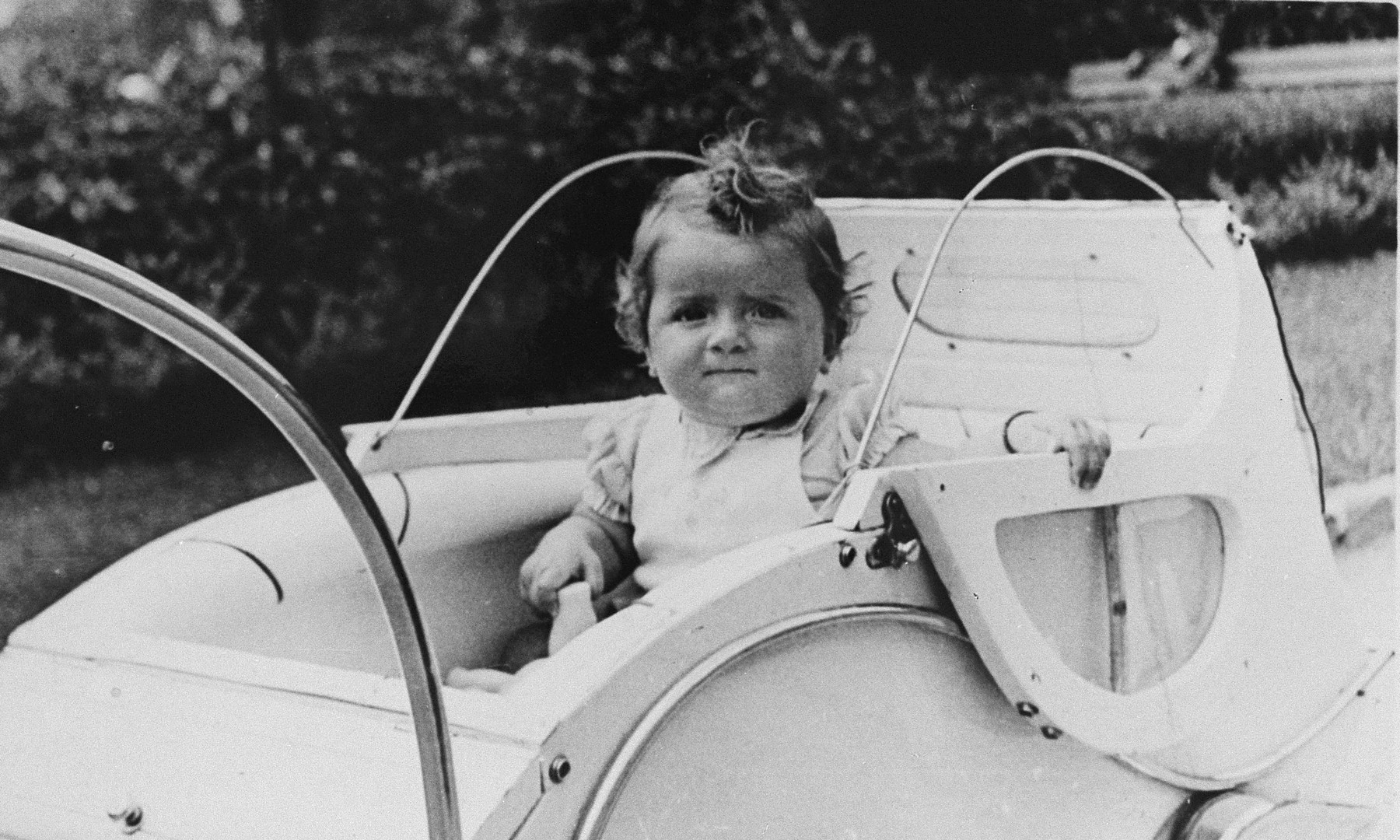 Portrait of a Jewish child sitting in a baby carriage in Zagreb, Croatia.

Pictured is Dita Klein, the daughter of Zdenko Klein and a cousin of the donor.  Dita perished during the Holocaust.