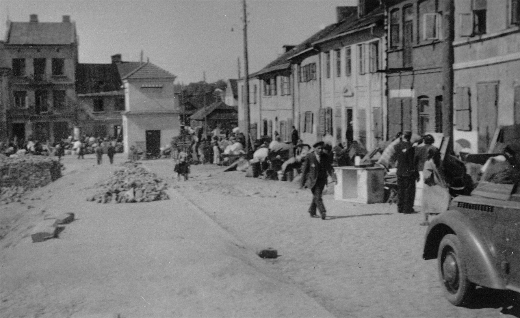 Jews move their belongings to the Kutno ghetto.

The original German caption reads: "Jews out!"
