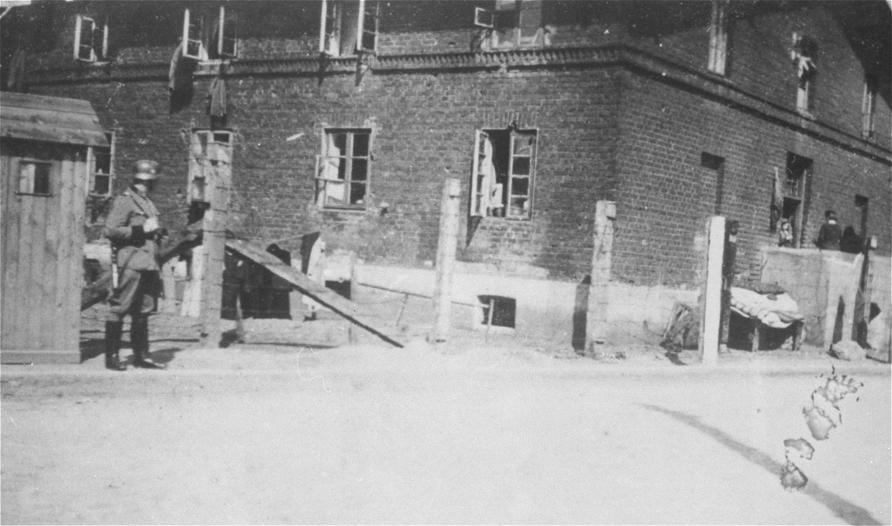 A German soldier stands guard at the entrance to the Kutno ghetto on Mickiewicz street.