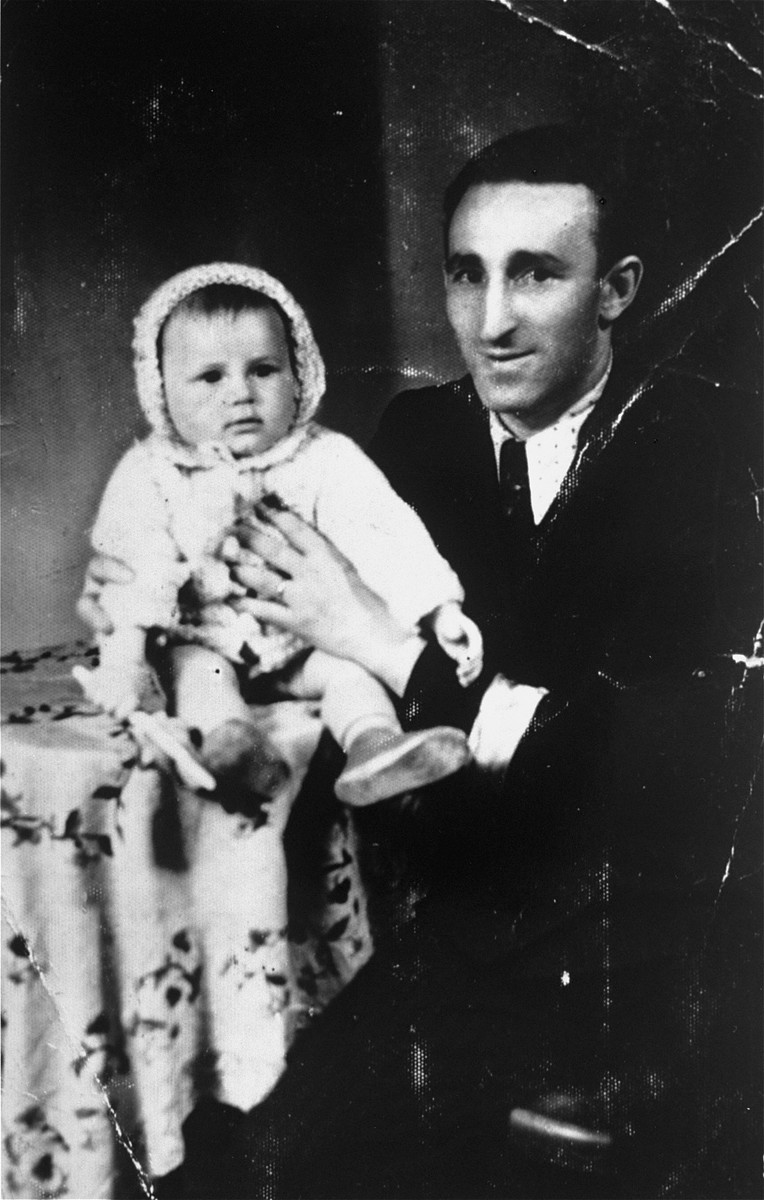 Moshe Tyrangiel poses with his daughter Guta in the Minsk Mazowiecki ghetto.