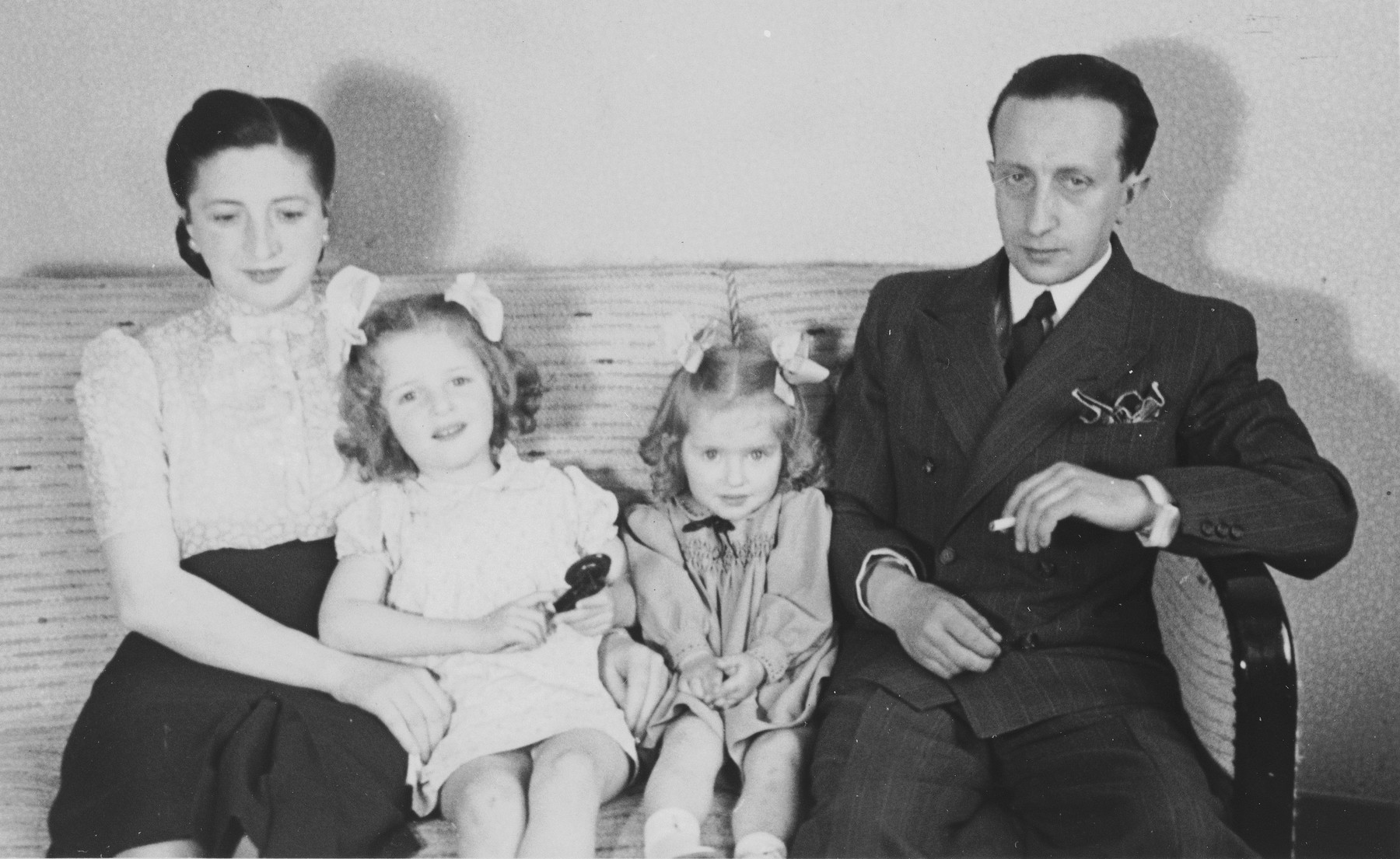 Simcha and Gitel Münzer pose with their two daughters, Eva (left) and Leana (right), in their home in The Hague.

The girls later perished in Auschwitz.