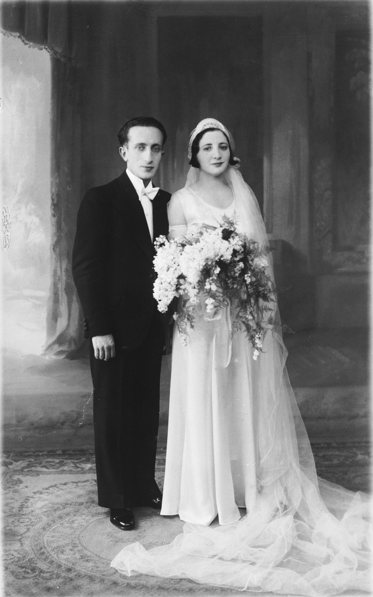 Wedding portrait of Simcha and Gitel Münzer in The Hague.