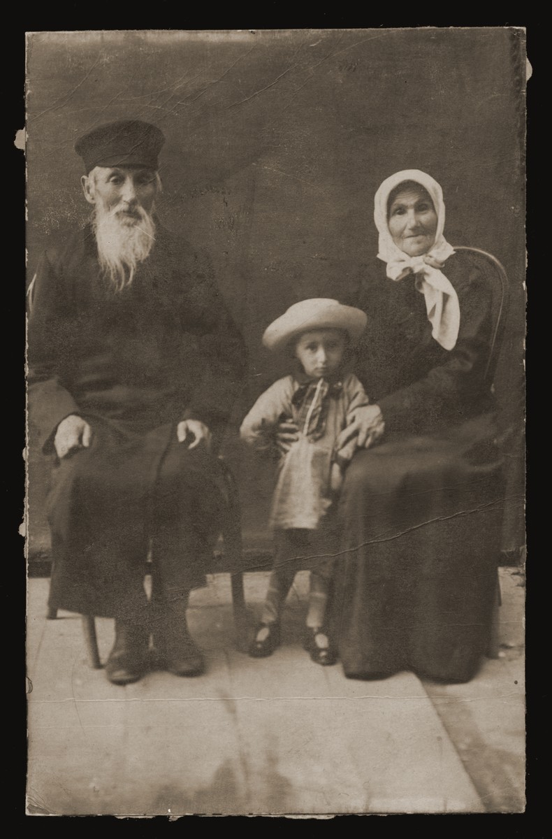 Prewar portrait of members of the Malah family.