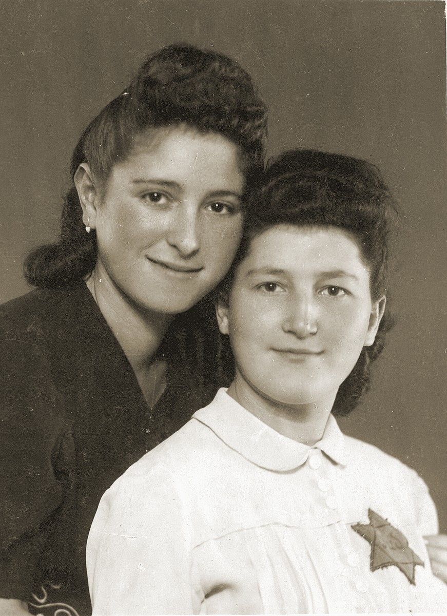 Portrait of two young Jewish women wearing stars in the Bedzin ghetto.

One of the girls is Tonia Rechnitz.
