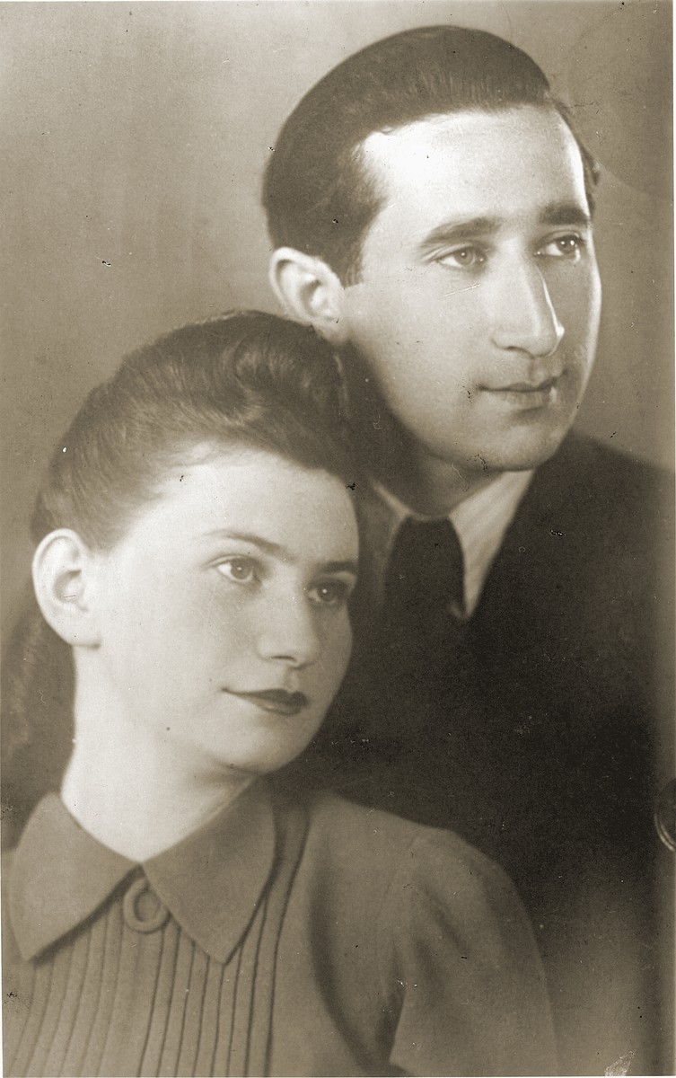 Engagement photo of Szmuek Lustiger and Charlotte Eisner.