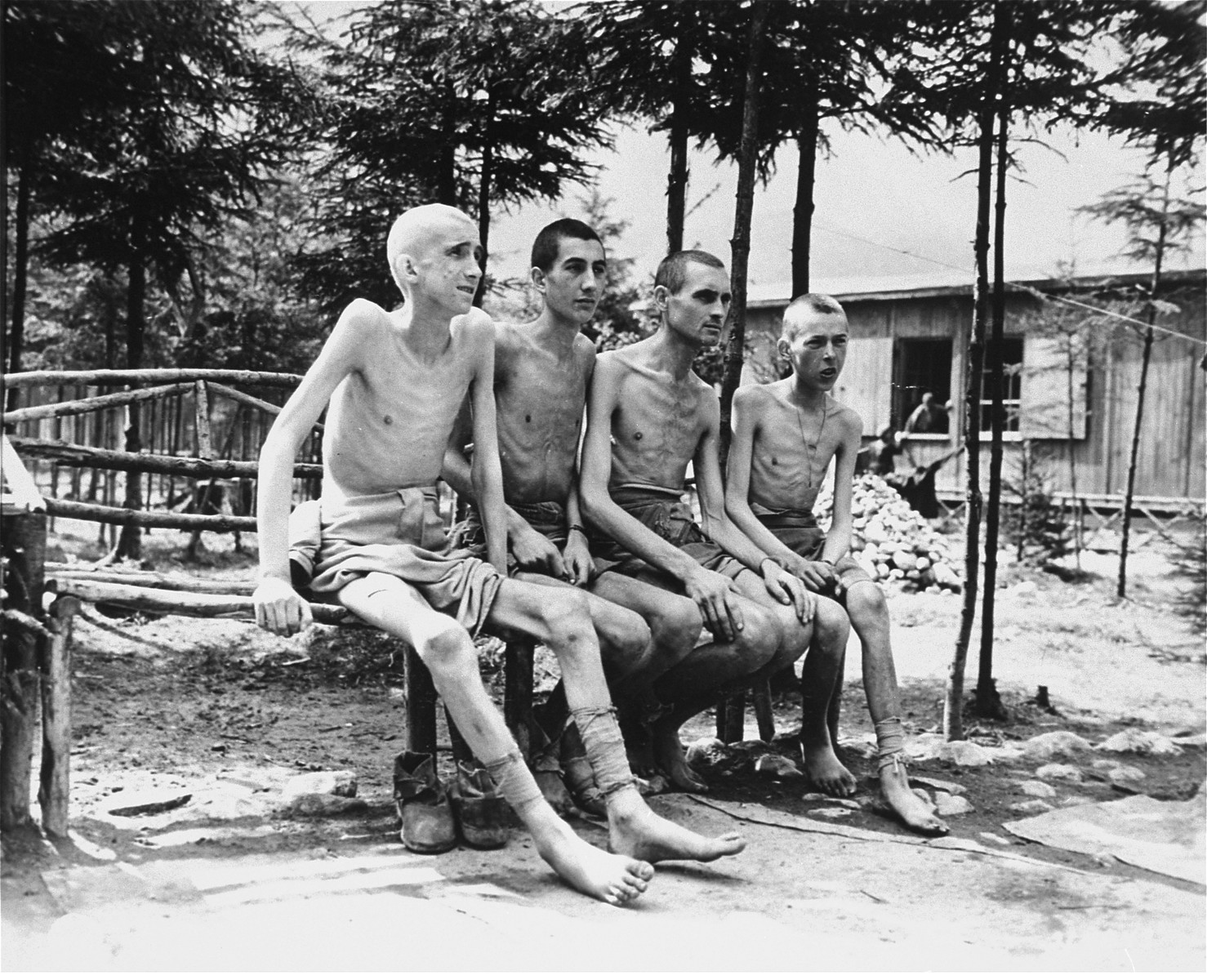 голые подростки в лагере фото 113