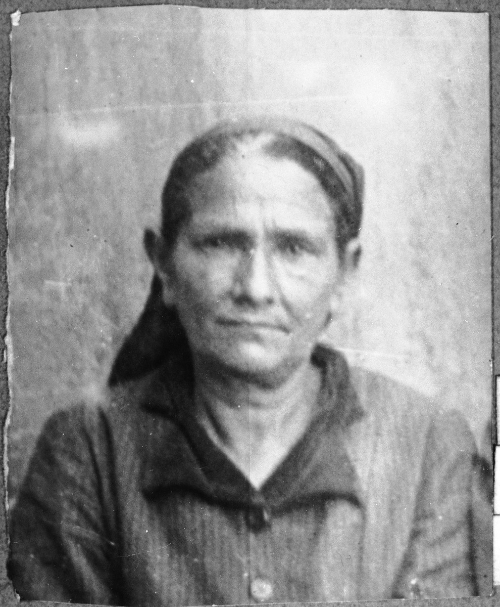 Portrait of Suncho Koen, [wife of Mushon Koen].  She was a laundress.  She lived at Drinska 119 in Bitola.