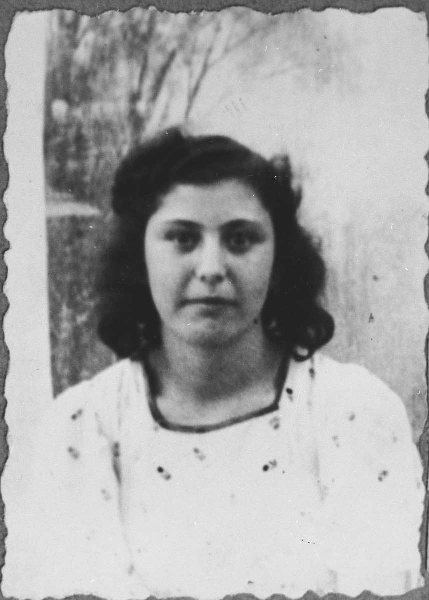 Portrait of Bela Koen, daughter of Nissim Koen.  She was a student.  She lived at Banatska 21 in Bitola.