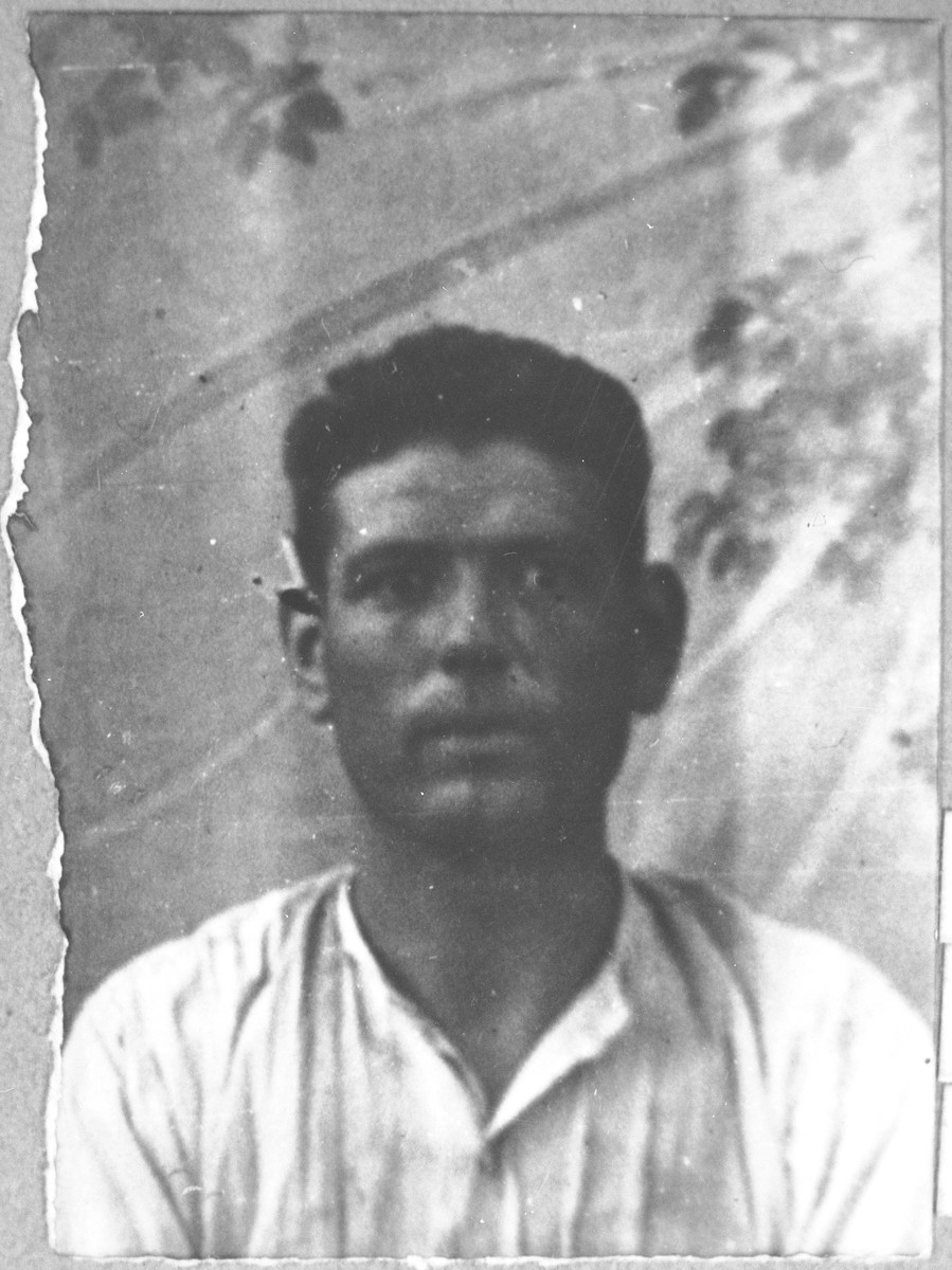 Portrait of Yakov Koen, son of Aron Koen.  He was a carpenter.  He lived at Karagoryeva 64 in Bitola.