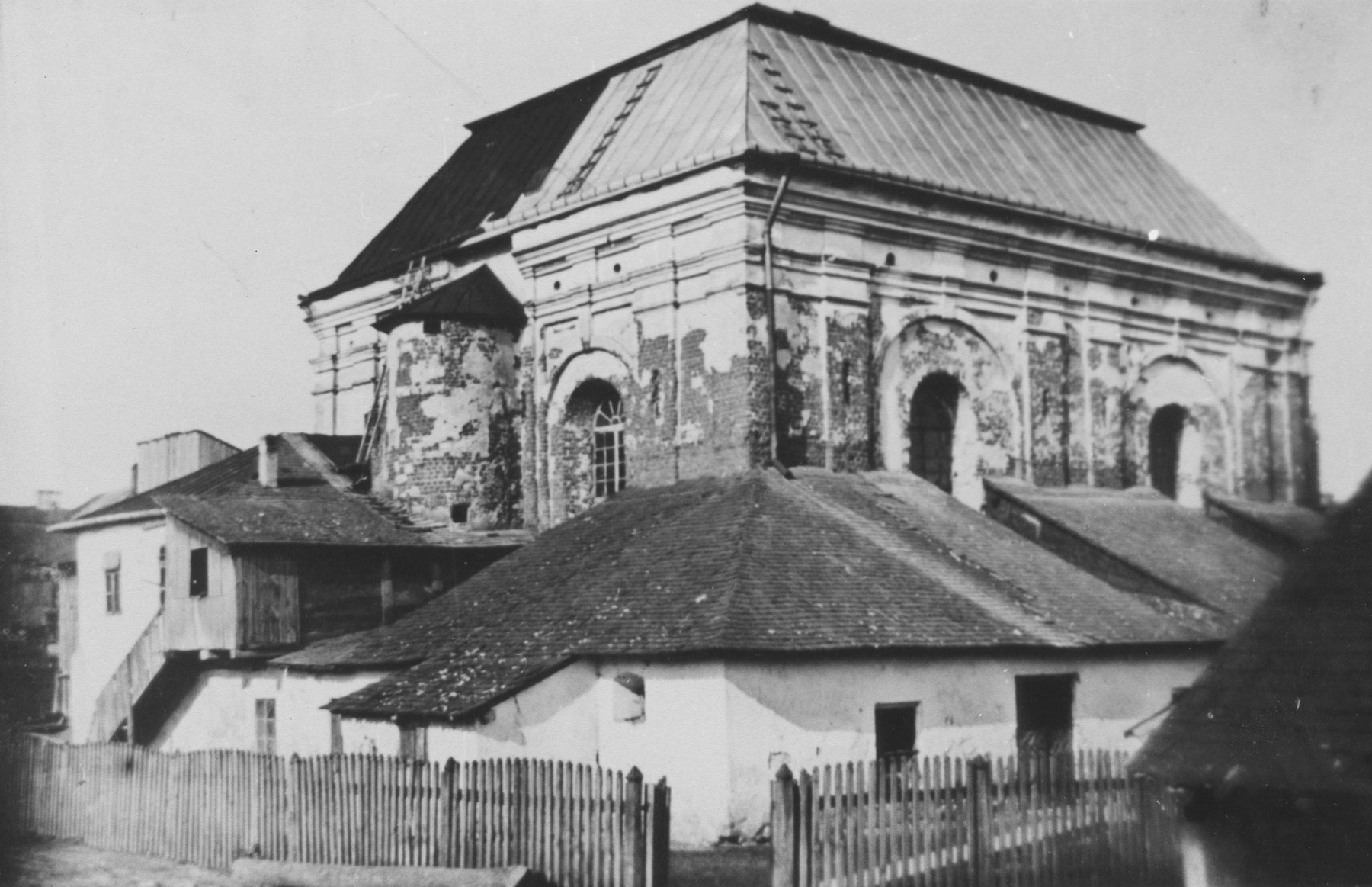 Exterior view of the synagogue in Tomaszow Lubelski.