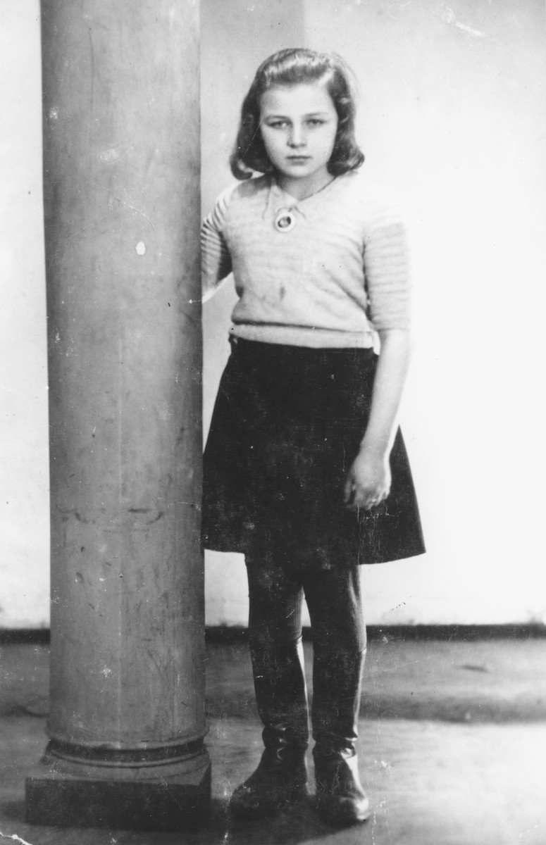 Studio portrait of Nechama Bawnik taken in the Lublin ghetto.