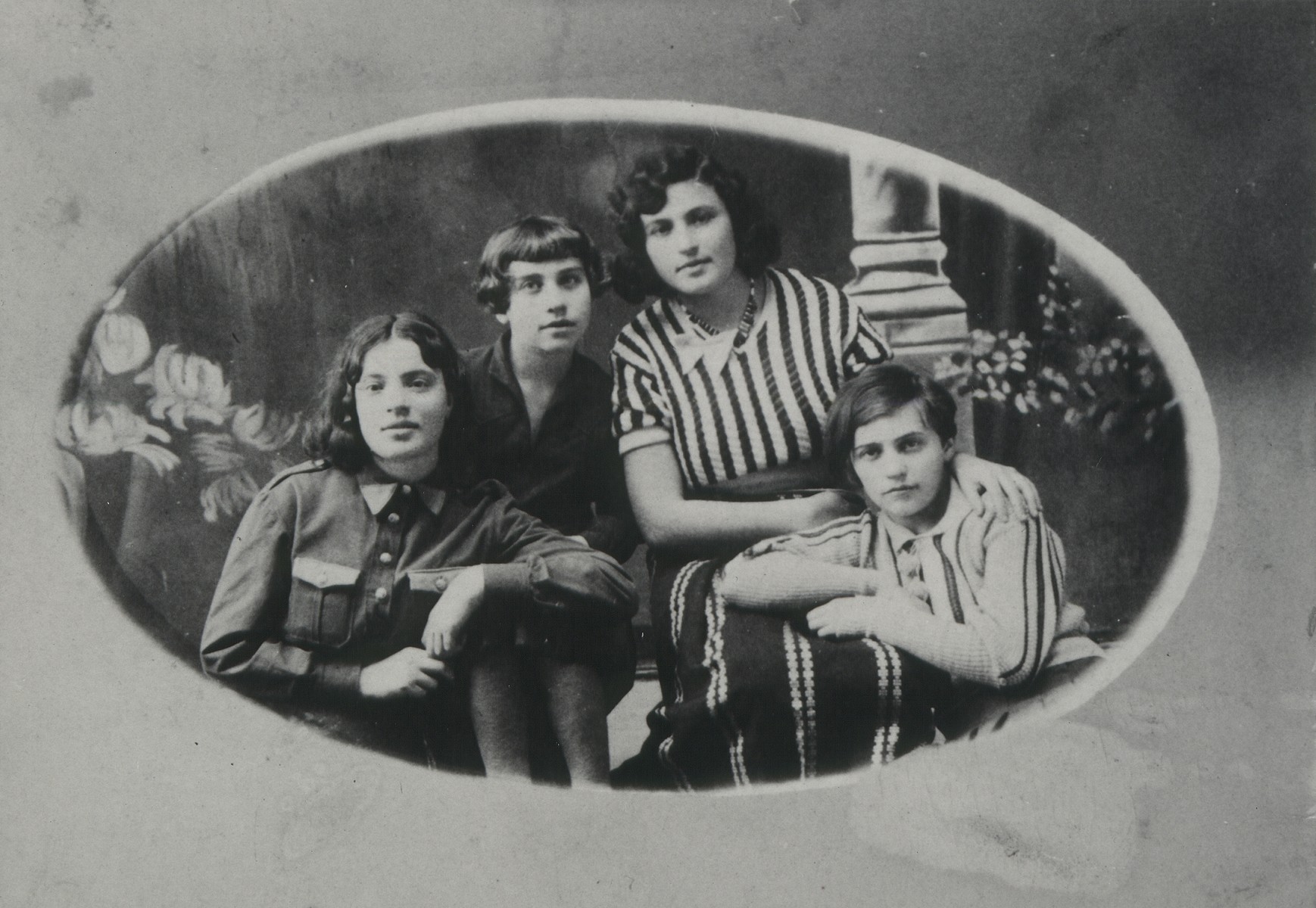 Studio portrait of the Edelstein family.

Top row, right to left: two cousins, Freedah Edelstein and Liebaleh Belicki; leaning on her cousin Rochella Belicki, and sitting on the left is Batsheva Edelstein, a sister of Freedah. Freedah was born in 1911. She, her husband, and children were murdered in the September 1941 massacre in Eisiskes.  The other three girls were also murdered during the Holocaust. Bat-Shevah was murdered with her fiancee.