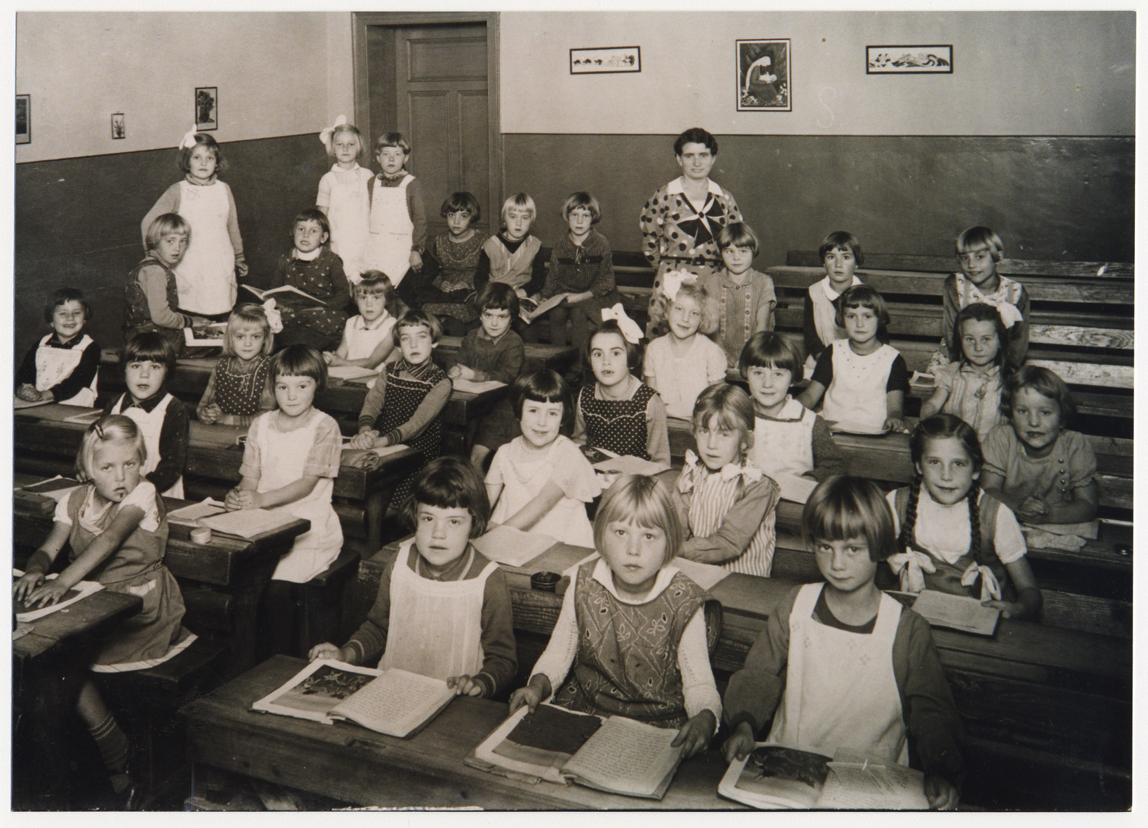Group portrait of elementary school students seated at their desks.

Among those pictured (front row, second from the left) is .Ilse Kohnn, a cousin of the donor (Kurt Pauly).