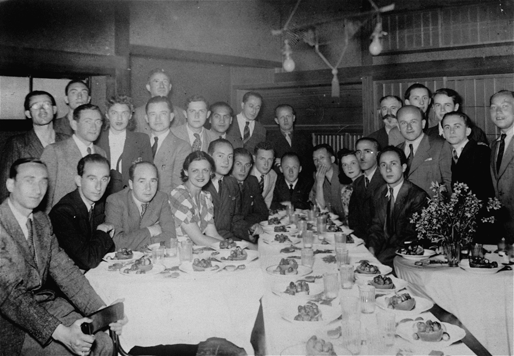 Group portrait of Jewish refugees in Kobe, Japan, who escaped from Europe with visas signed by Chiune Sugihara.