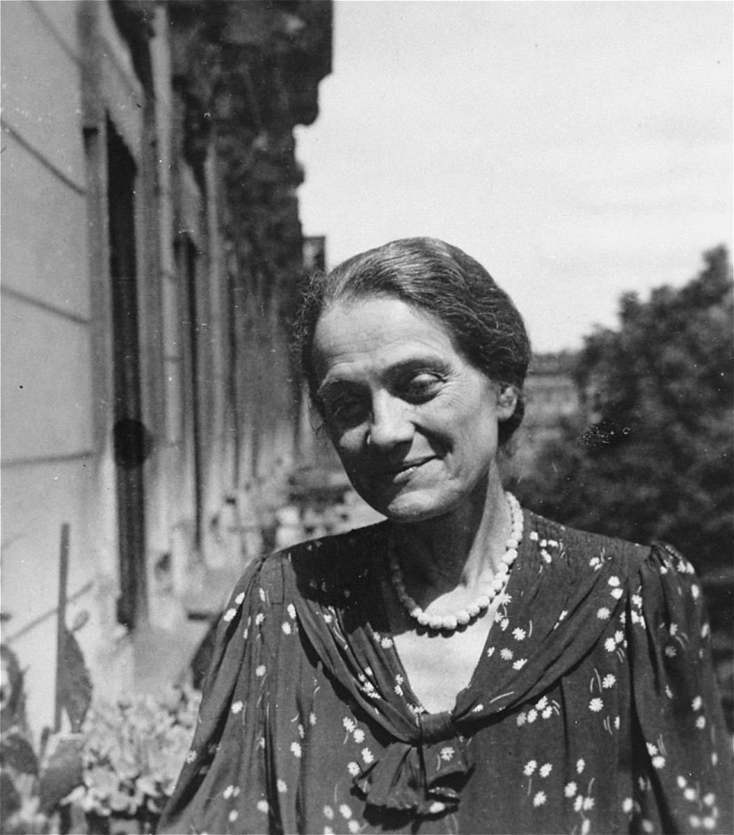 Portrait of Nanny (Gottschalk) Lewin in Berlin shortly before her deportation to Theresienstadt.